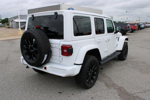 Bright White Clearcoat 2021 Jeep Wrangler Unlimited Sahara
