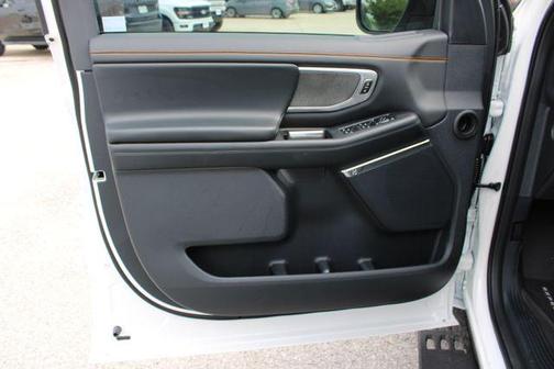 Star White Metallic Tri-Coat 2026 Ford Expedition Tremor