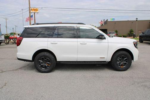 Star White Metallic Tri-Coat 2026 Ford Expedition Tremor