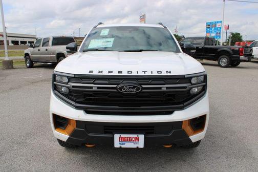 Star White Metallic Tri-Coat 2026 Ford Expedition Tremor