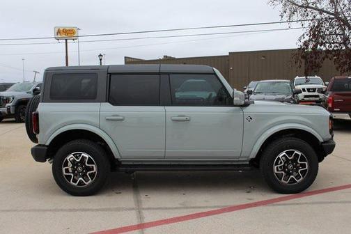 2024 Ford Bronco Outer Banks