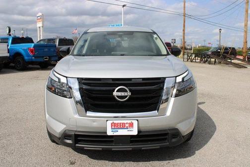 2023 Nissan Pathfinder S FWD