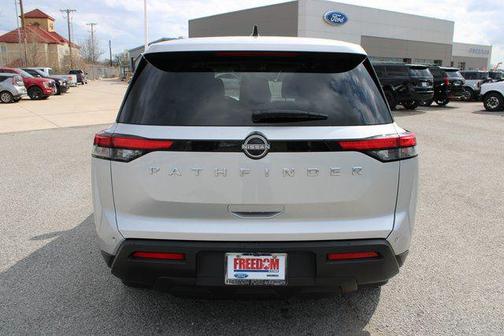 2023 Nissan Pathfinder S FWD