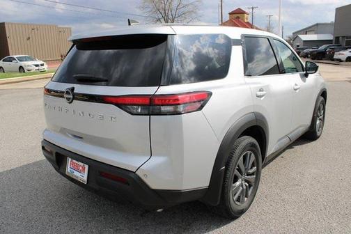 2023 Nissan Pathfinder S FWD