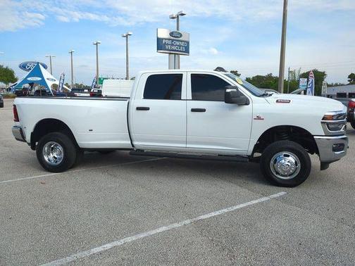 Bright White Clearcoat 2026 RAM 3500 Tradesman