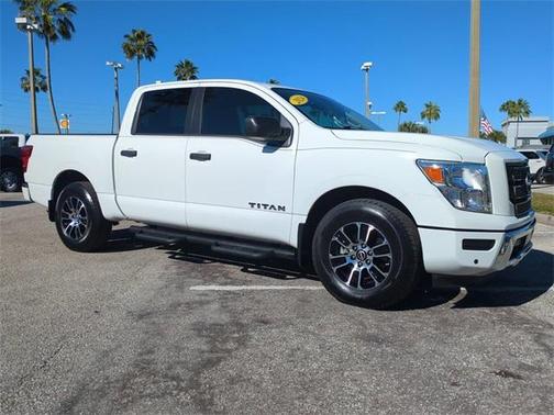 2024 Nissan Titan SV
