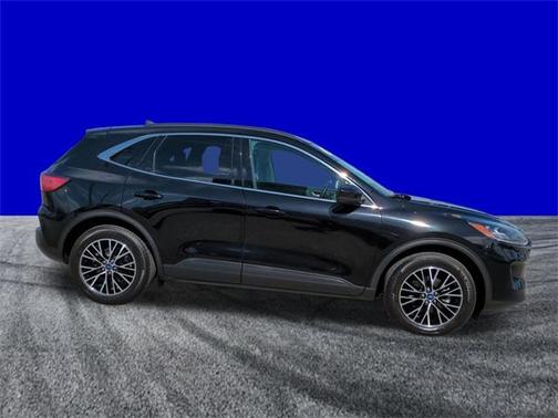 2022 Ford Escape PHEV Titanium