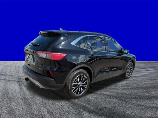 2022 Ford Escape PHEV Titanium