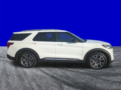 Star White 2025 Ford Explorer Platinum