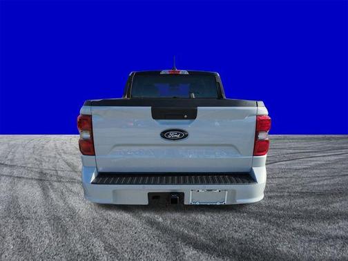 Space White Metallic 2026 Ford Maverick Lobo Standard