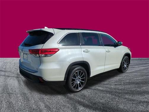 2017 Toyota Highlander SE