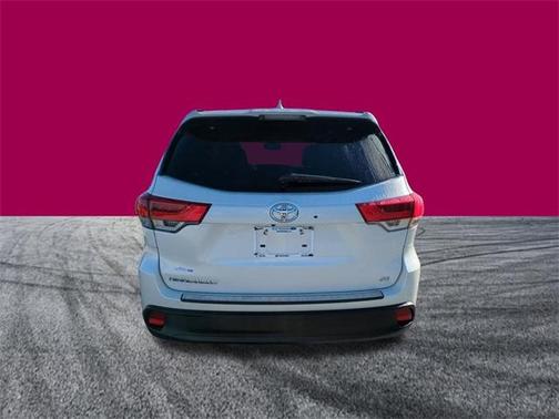 2017 Toyota Highlander SE