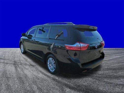 Midnight Black Metallic 2017 Toyota Sienna XLE