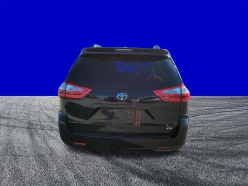 Midnight Black Metallic 2017 Toyota Sienna XLE
