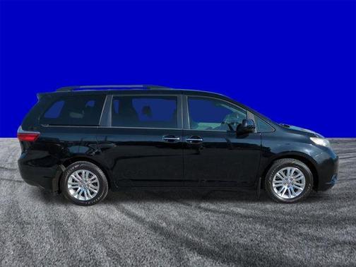 Midnight Black Metallic 2017 Toyota Sienna XLE
