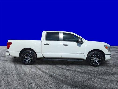 2022 Nissan Titan SV