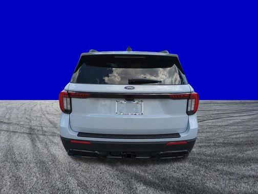 Space White Metallic 2026 Ford Explorer ST-Line
