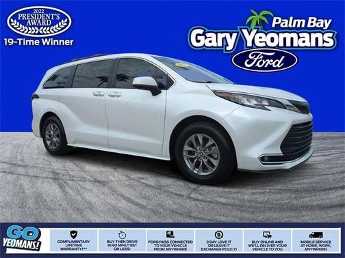 2023 Toyota Sienna XLE