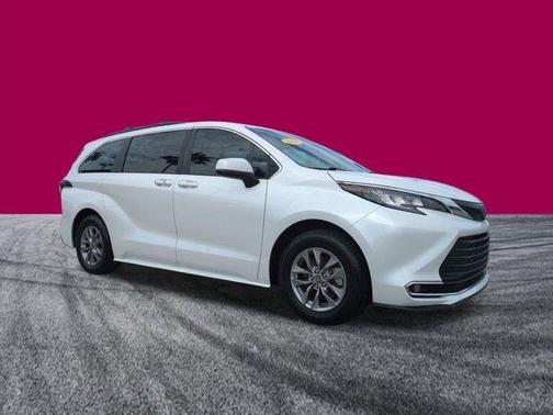 2023 Toyota Sienna XLE