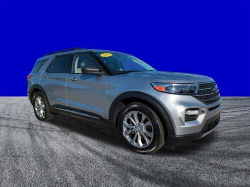 Iconic Silver Metallic 2021 Ford Explorer XLT