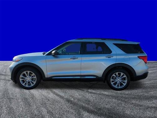 Iconic Silver Metallic 2021 Ford Explorer XLT