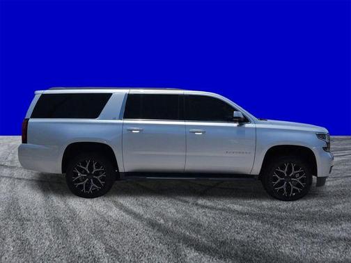 Silver Ice Metallic 2020 Chevrolet Suburban LT