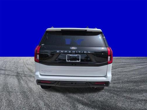 Star White 2027 Ford Expedition Platinum