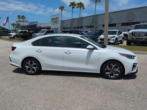 Snow White Pearl 2021 Kia Forte LXS