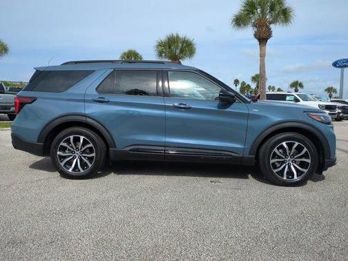 2025 Ford Explorer ST-Line