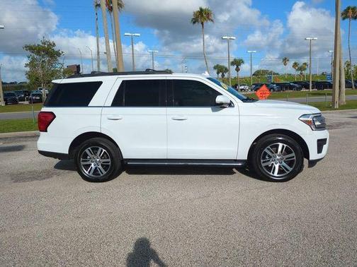 Oxford White 2022 Ford Expedition XLT