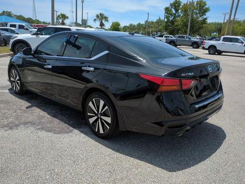 Black 2021 Nissan Altima 2.5 SL