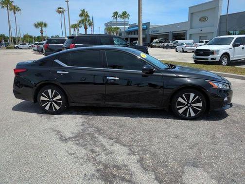 Black 2021 Nissan Altima 2.5 SL
