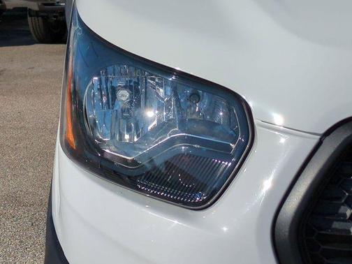 2026 Ford Transit-250 148 WB Medium Roof Cargo