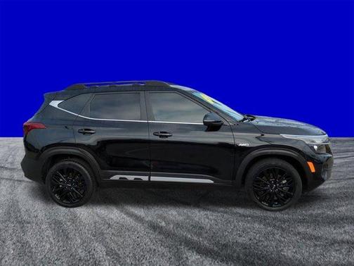 Cherry Black 2023 Kia Seltos Nightfall