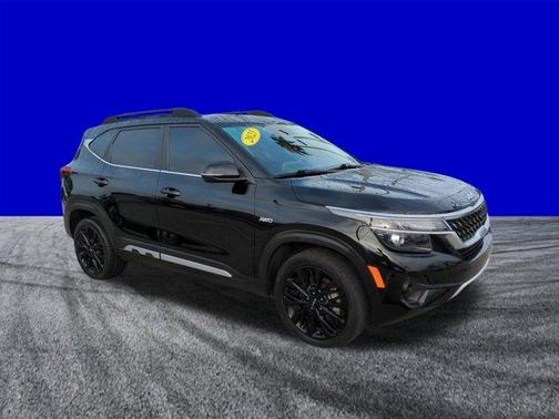 Cherry Black 2023 Kia Seltos Nightfall