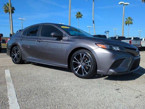 2020 Toyota Camry Hybrid SE