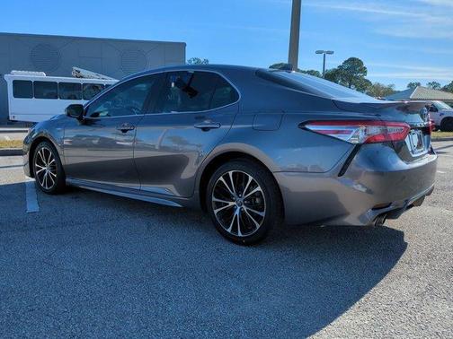 2020 Toyota Camry Hybrid SE