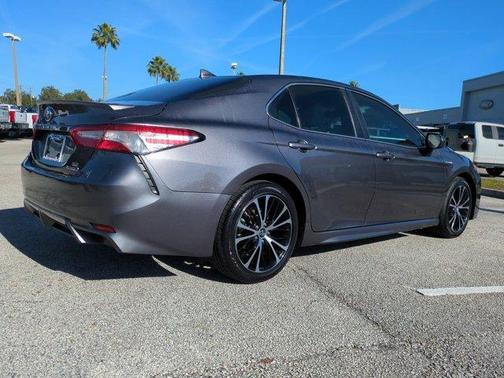 2020 Toyota Camry Hybrid SE