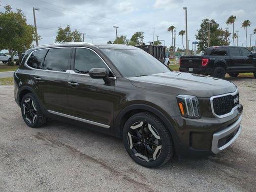 Dark Moss 2023 Kia Telluride EX
