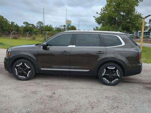 Dark Moss 2023 Kia Telluride EX