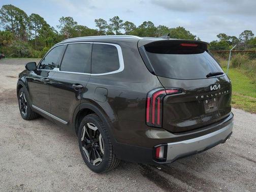 Dark Moss 2023 Kia Telluride EX
