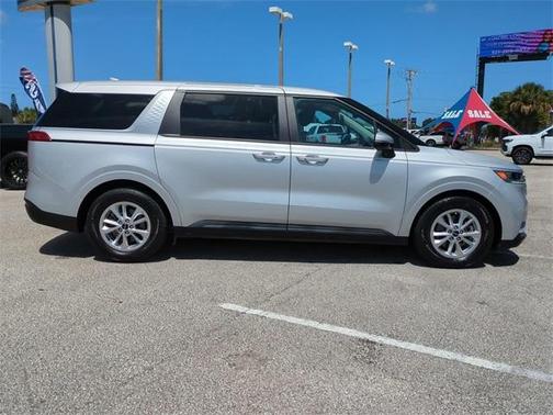 2022 Kia Carnival LXS