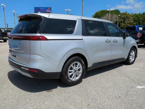 2022 Kia Carnival LXS