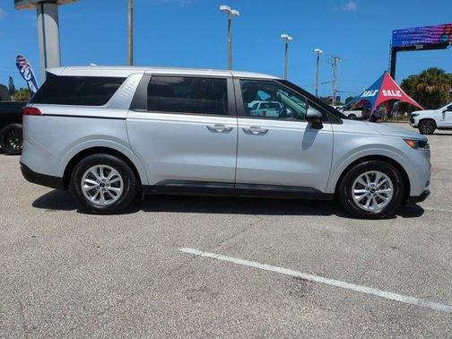 2022 Kia Carnival LXS