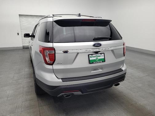 Ingot Silver Metallic 2018 Ford Explorer XLT