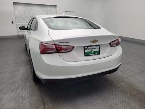 Summit White 2024 Chevrolet Malibu FWD 2LT