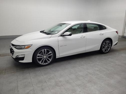Summit White 2024 Chevrolet Malibu FWD 2LT