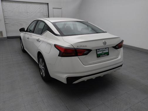 Glacier White 2022 Nissan Altima S FWD
