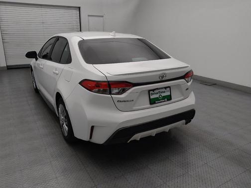 White 2022 Toyota Corolla SE