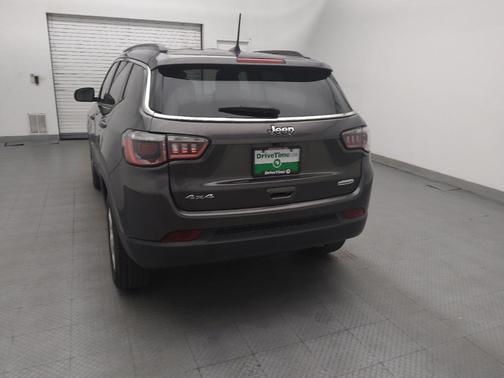 Granite Crystal Metallic Clearcoat 2019 Jeep Compass Latitude